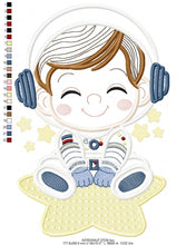 Carica l&#39;immagine nel visualizzatore di Gallery, Astronaut with stars applique embroidery designs - Baby Boy at space embroidery design machine embroidery pattern - Instant download pes jef
