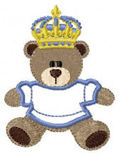 Carica l&#39;immagine nel visualizzatore di Gallery, Bear embroidery designs - Bear with crown embroidery design machine embroidery pattern - Teddy bear embroidery file - Bear applique design
